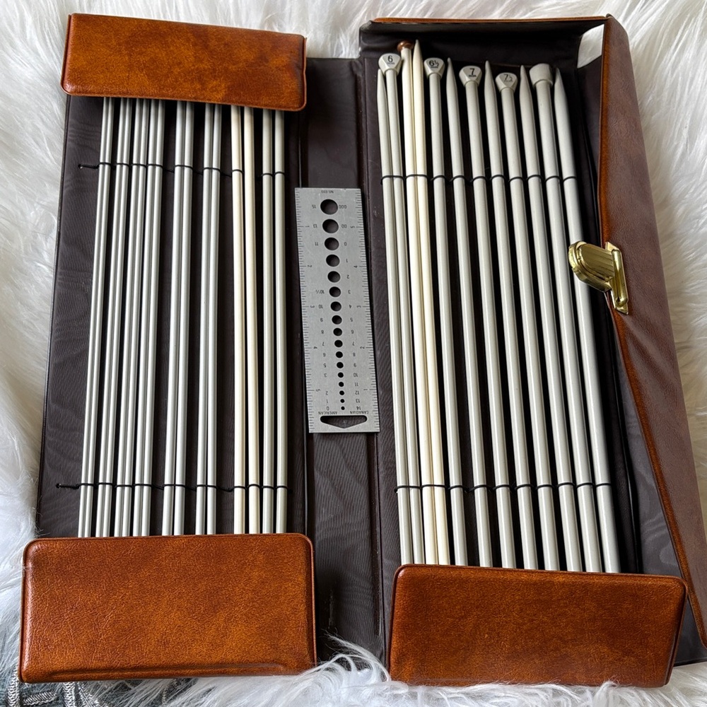 Vintage  Knitting Needle Set